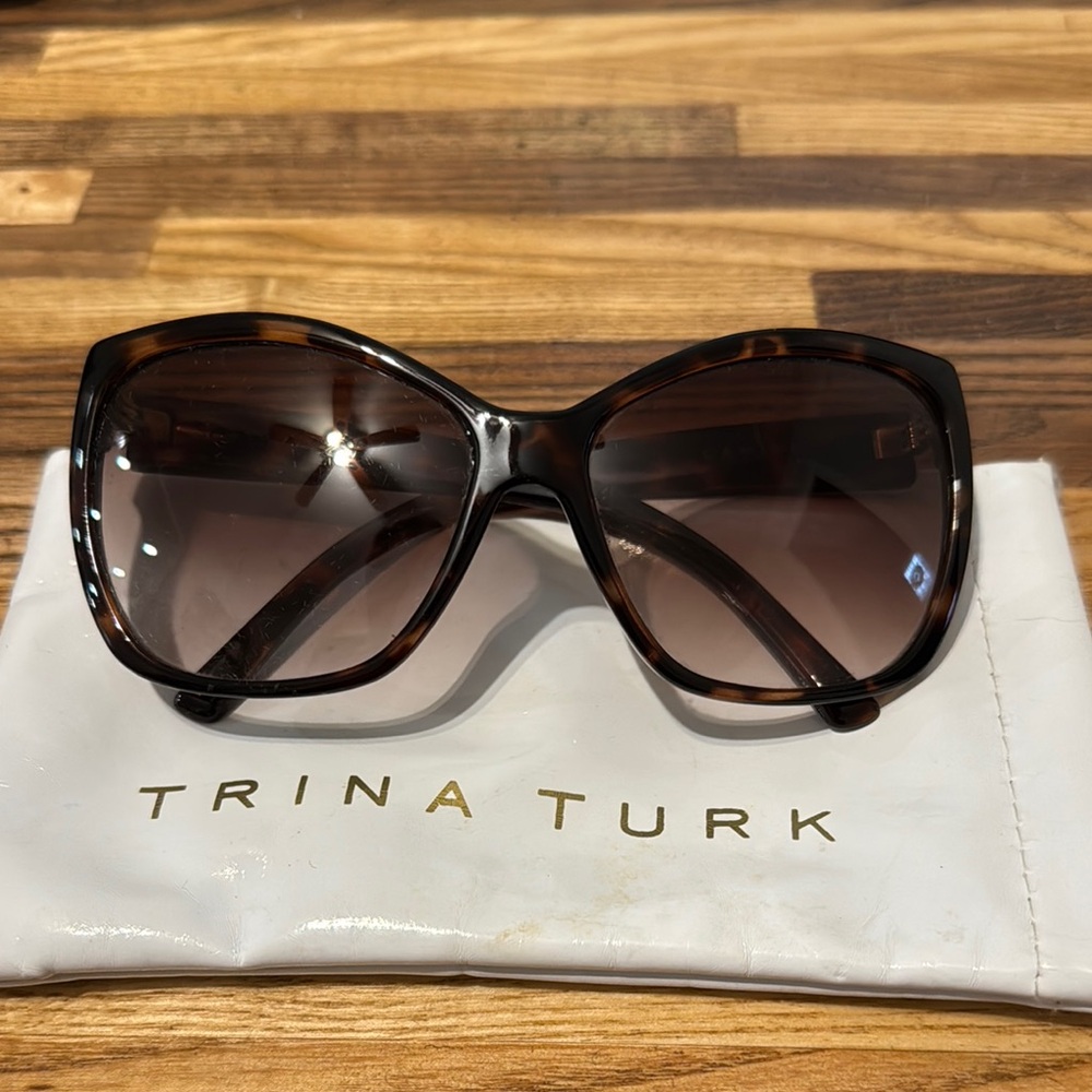Trina Turk Tortoiseshell Sunglasses Brown Black